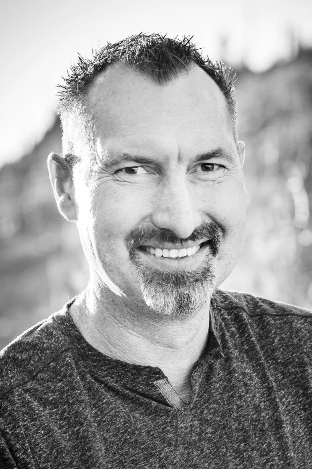 Josh Lee headshot